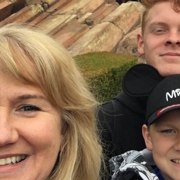 Meet your Posher, April - Picture 2 of 2